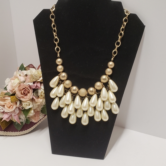 Gorgeous Gold & Faux Pearl Beaded Necklace - Picture 4 of 5